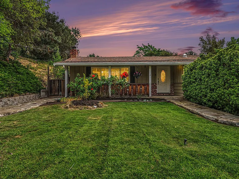 4 Dale Ct — Photo 1