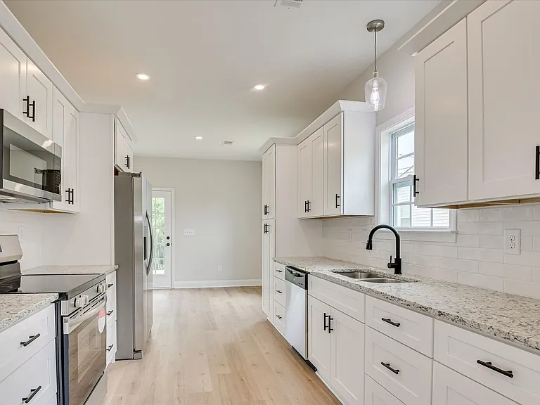 410 Williams St — Photo 8