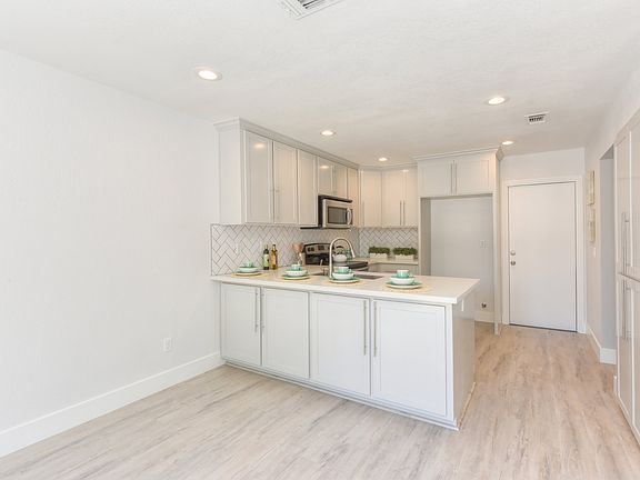 4th image of 8499 Carlin Ave