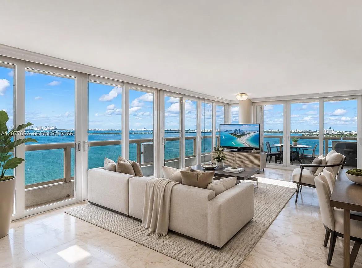 Venetia Condo — Photo 2
