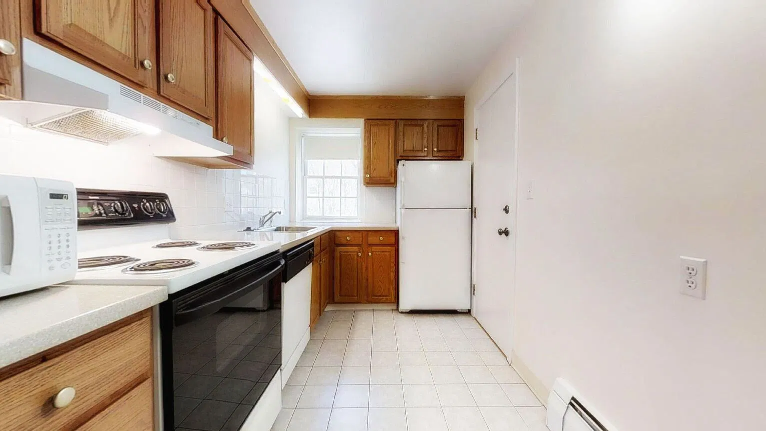 42 Worthen Rd — Photo 2