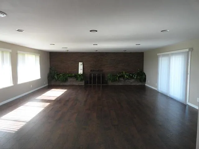 8020 Locust Rd — Photo 3