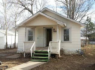 2221 S Hall Rd, Independence, MO 64052