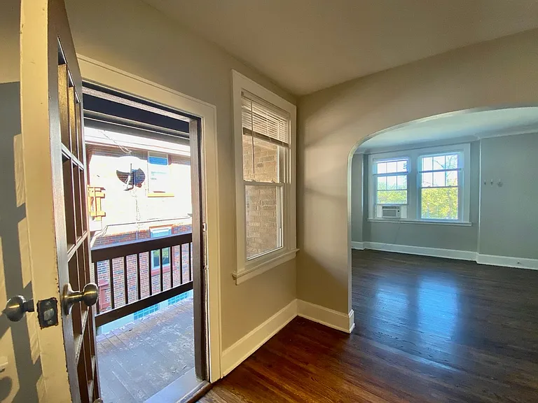 1029 Dana Apts — Photo 24