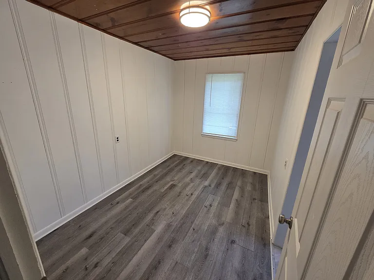 422 S Vine St — Photo 8