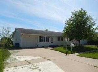 1237 1st St, De Witt, IA 52742