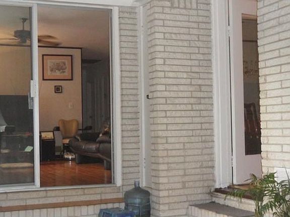 4th image of 2410 Johnson Dr