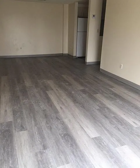 478 Riverside Dr — Photo 2