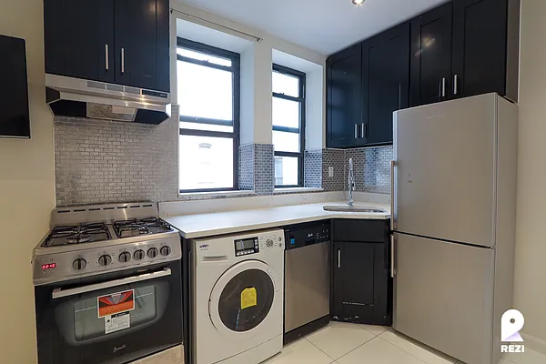 Rented by REZI | media 27