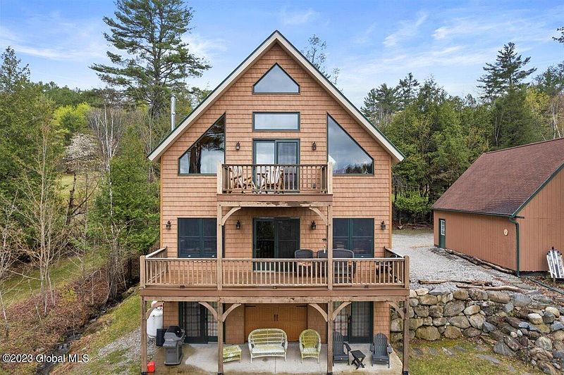 2nd image of 44 Lakeview Drive