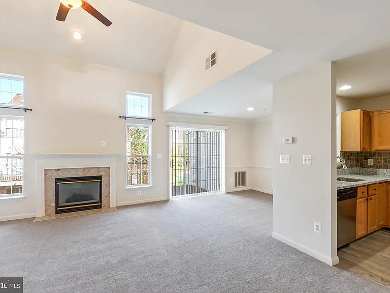 6601 Netties Ln #1803 — Photo 5