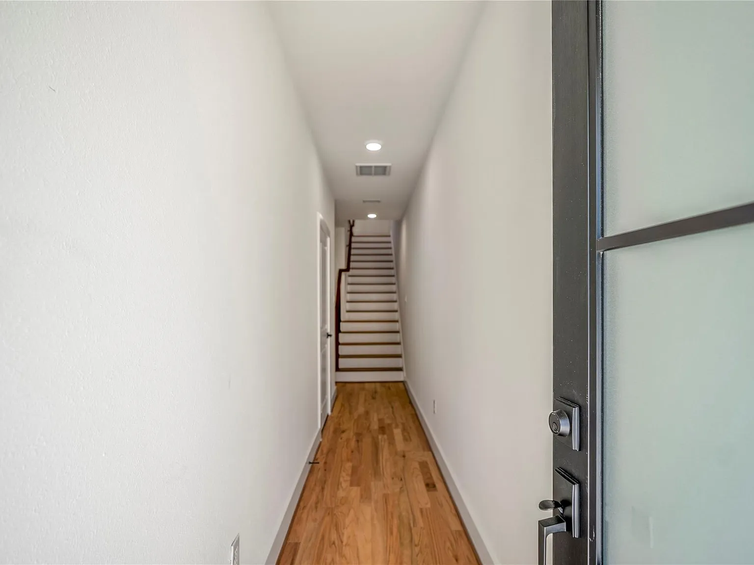 3 bed, 3.5 bath, 2278 sqft, $2,475 — Photo 3