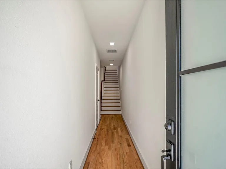 6320 Del Rio St — Photo 3
