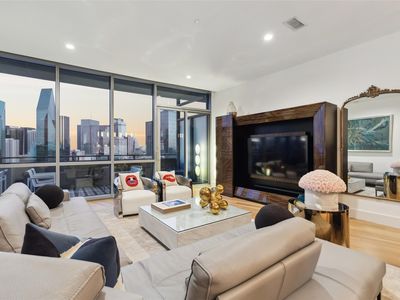 2200 Victory Ave APT 2003, Dallas, TX, 75219