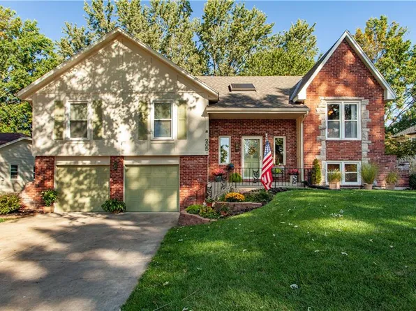205 SE Saratoga Dr, Blue Springs, MO 64014