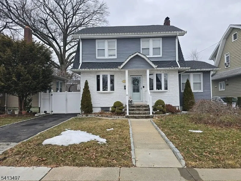 109 Bradley Ave photo 1
