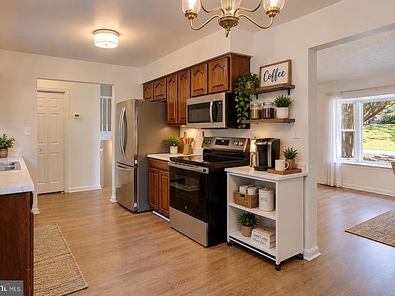 4th image of 353 Rachaels Way