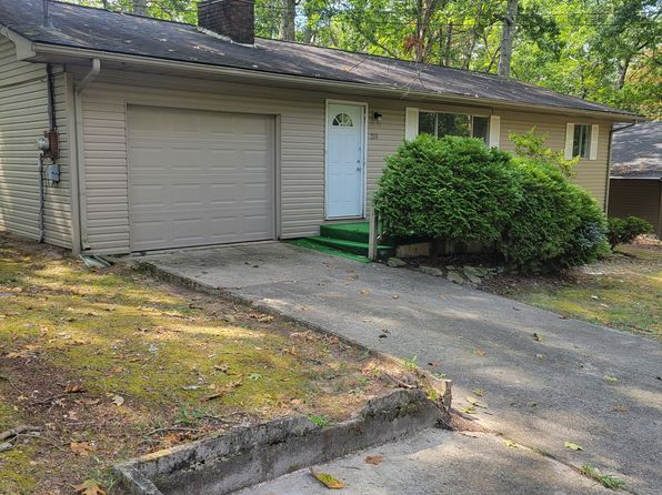 214 Lakeshire Dr