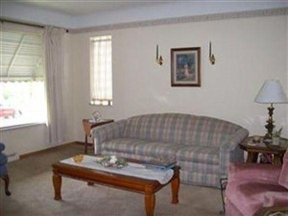 3rd image of 24170 Yosemite Dr