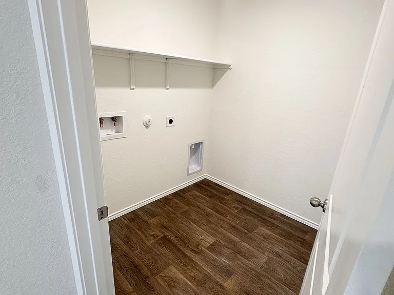 1436 Sequoia Park — Photo 6