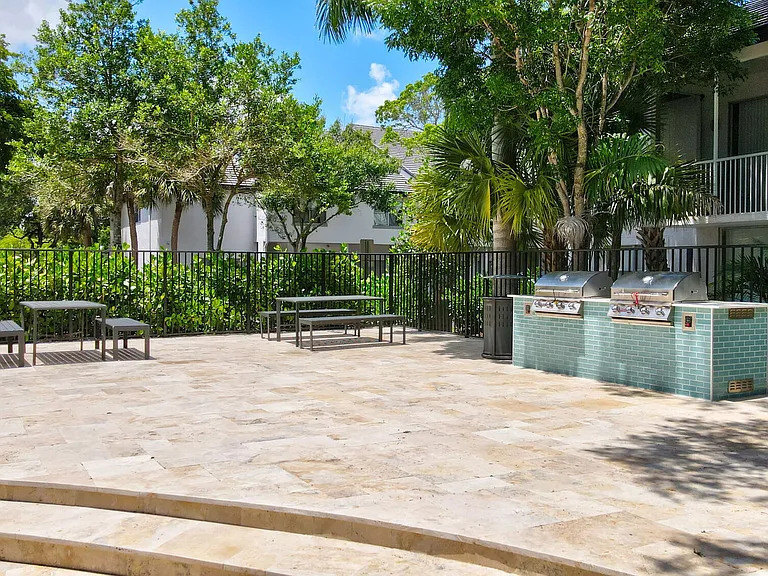 St. Tropez Townhomes & Villas — Photo 39