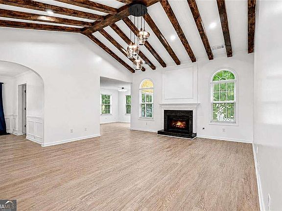 3rd image of 715 New Magnolia Ct