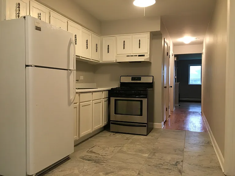 10380 Michael Todd Ter — Photo 2
