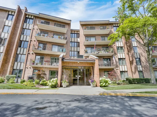 701 Lake Hinsdale Dr APT 106, Willowbrook, IL 60527