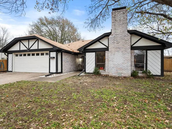 3221 Oakridge Dr, Corsicana, TX 75110