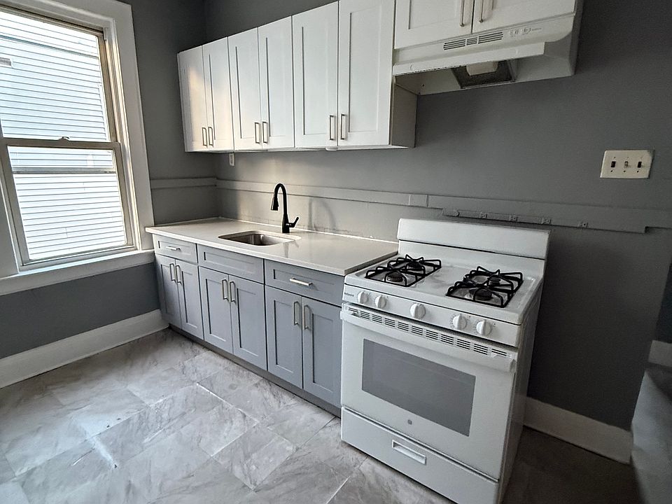 1st image of 9-11 Underwood St #2L