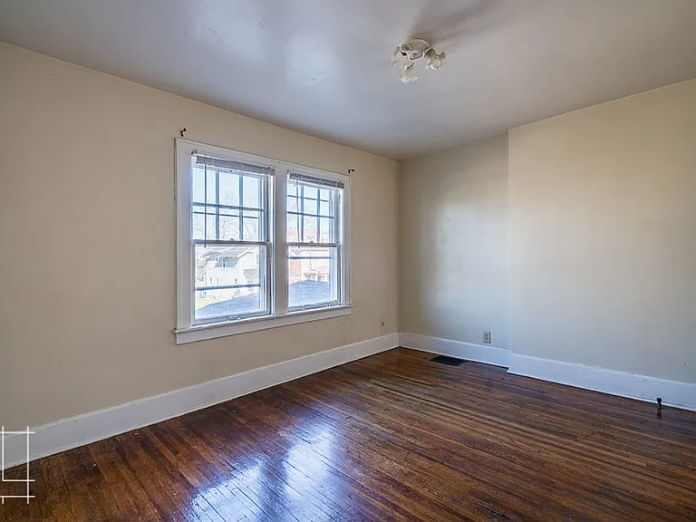 1448 Summit St — Photo 34