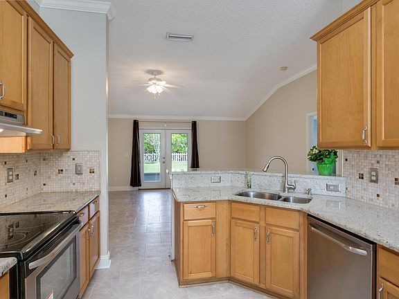 4th image of 709 S Lake Cunningham Ave