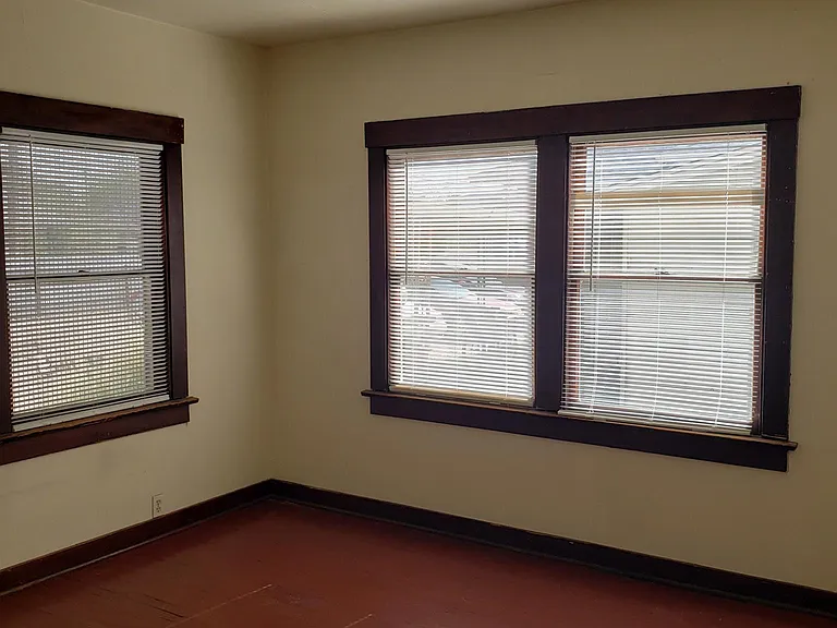 246 E University Blvd — Photo 15