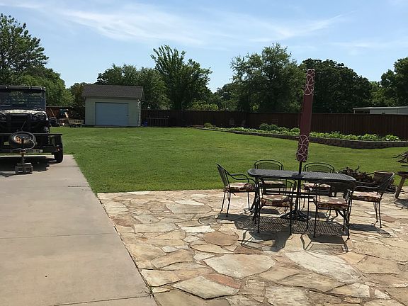 3rd image of 713 Willow Creek Cir