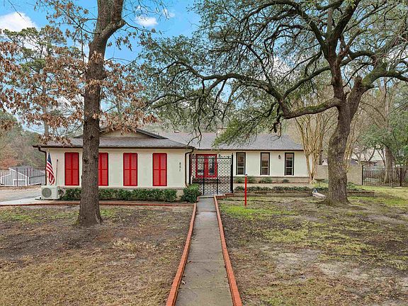 3rd image of 851 Country Pl
