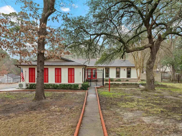 851 Country Pl, Longview, TX 75605