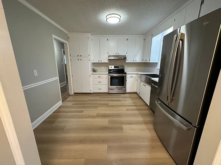 260 Klutz St — Photo 6