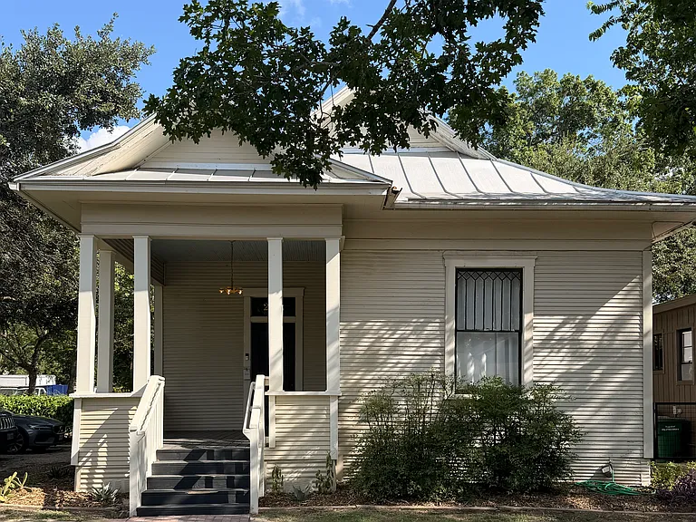 202 Eads Ave — Photo 2