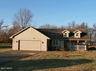 8679 Ramsey Ln, Du Quoin, IL 62832