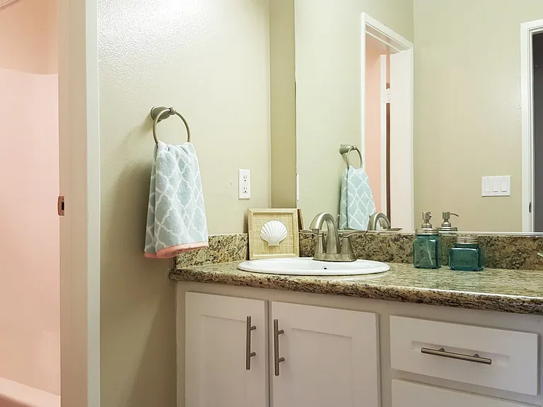 Shadow Mountain Apartments — Photo 37