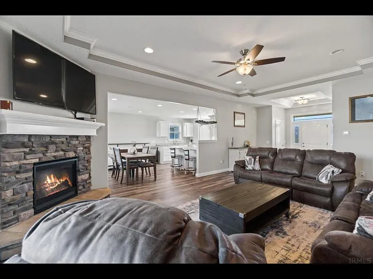 303 Edenbridge Blvd — Photo 9