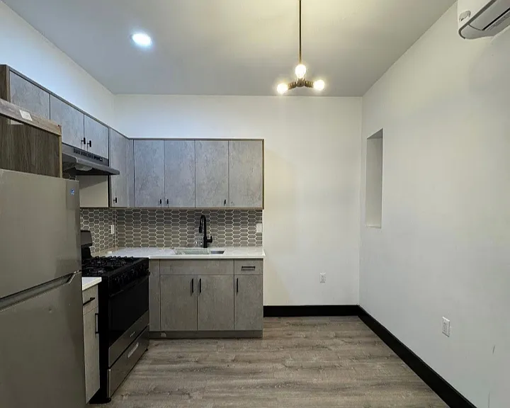 12 Thomas St #2L — Photo 1