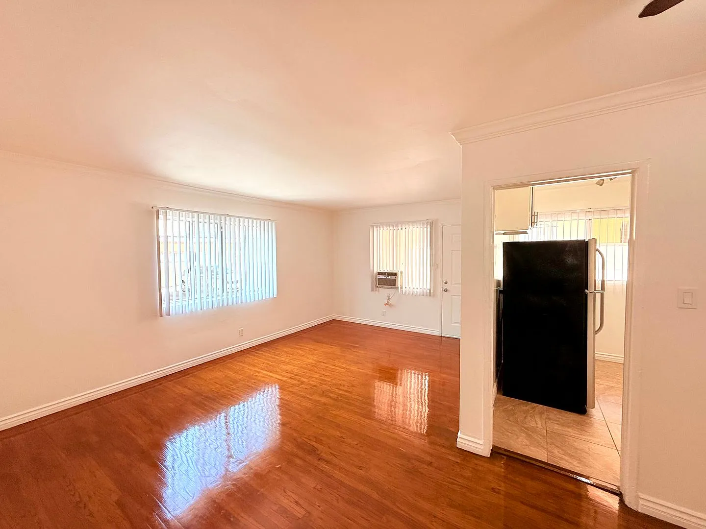 4948 Rosewood Avenue — Photo 4