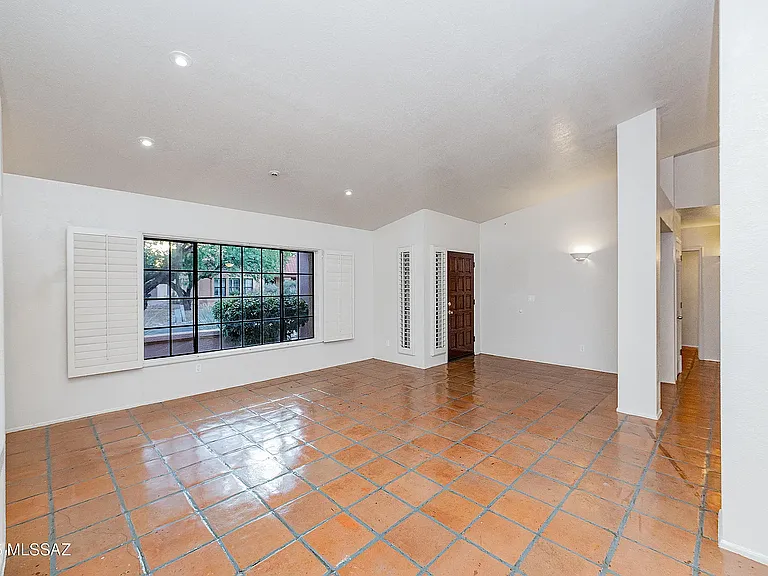 5640 N Placita Favorita — Photo 5