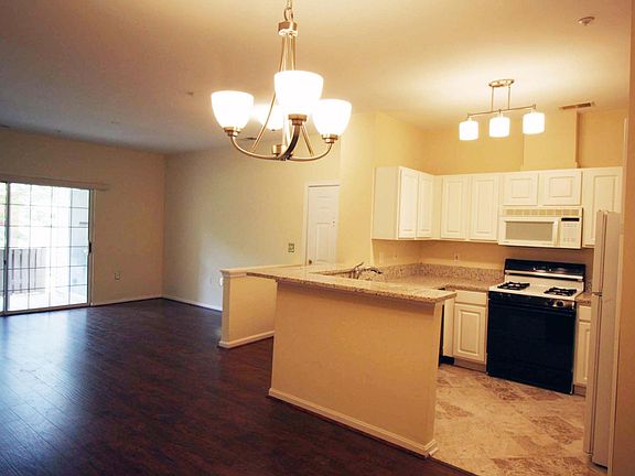 4th image of 4129 Fountainside Ln Unit 102