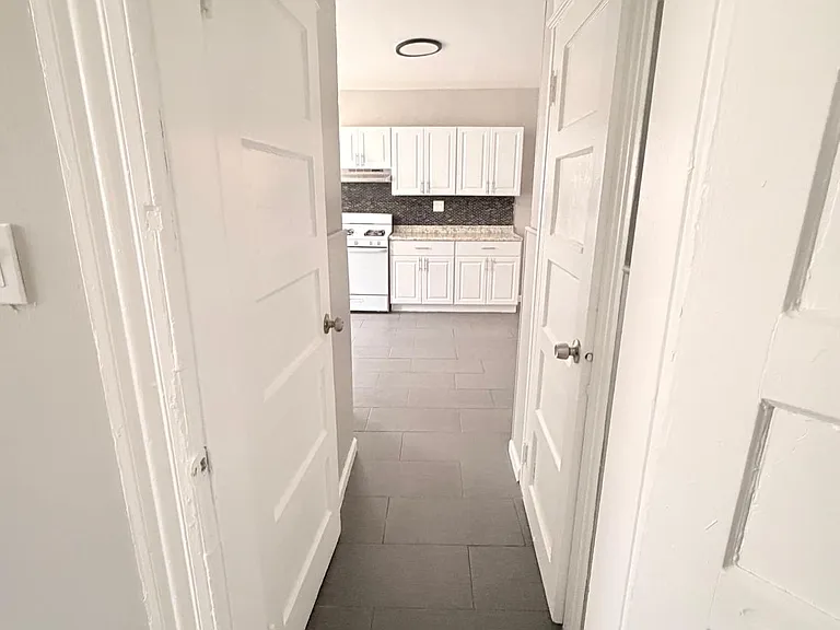 129 Sage Ave #2R — Photo 7