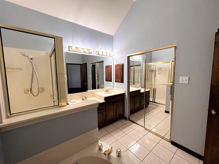 738 Ridgemont Dr — Photo 5