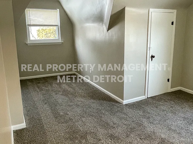 16210 Ferguson St — Photo 14