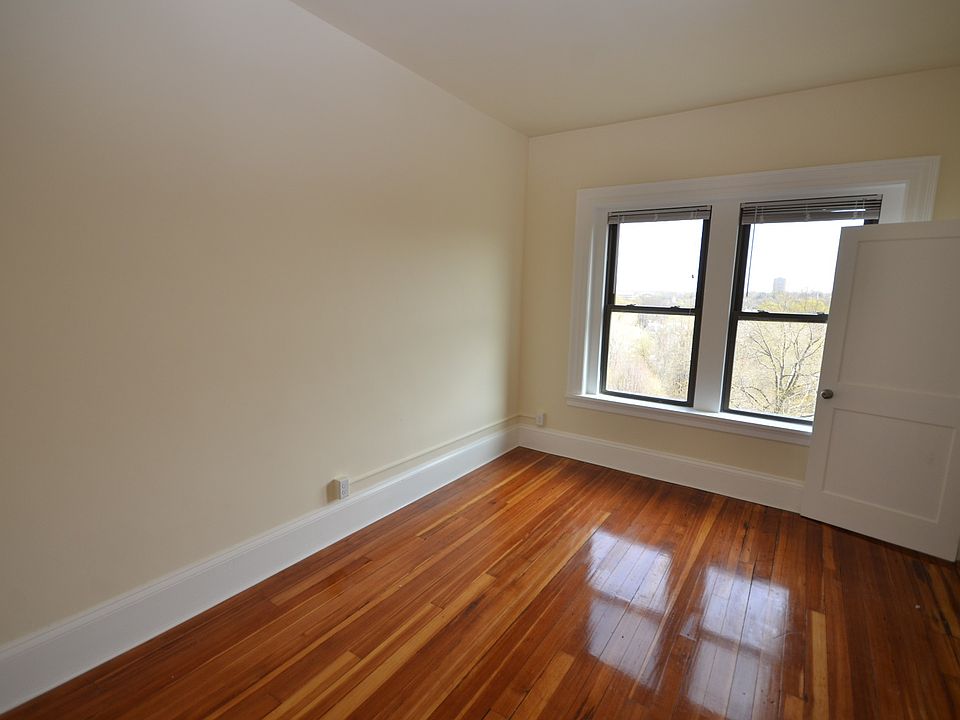 2nd image of 1463 Beacon St #14F