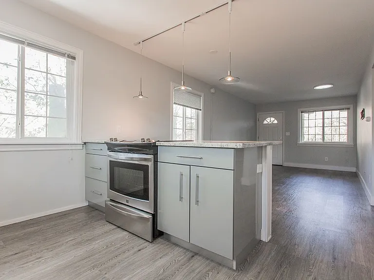 2401 Walnut St #6 — Photo 10